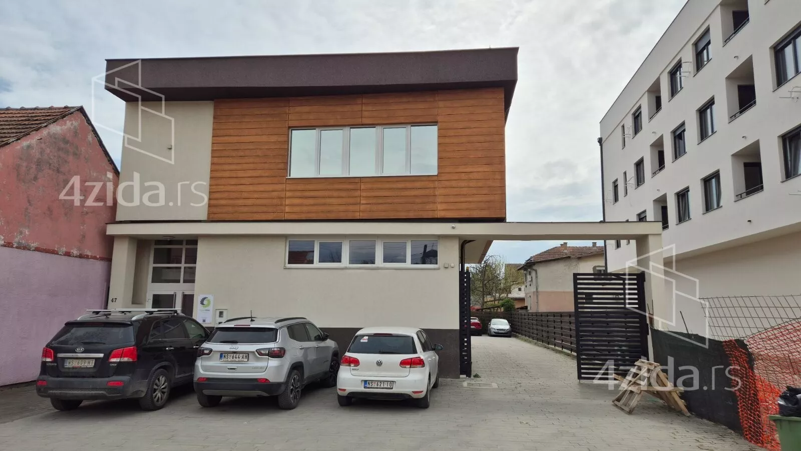 Poslovna zgrada | 4zida