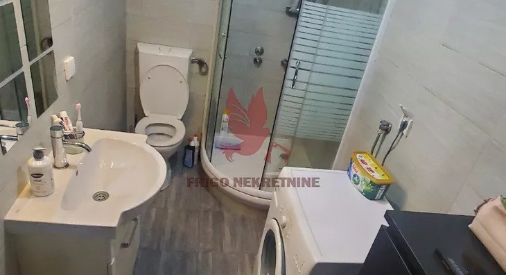 Četvoroiposoban stan | 4zida