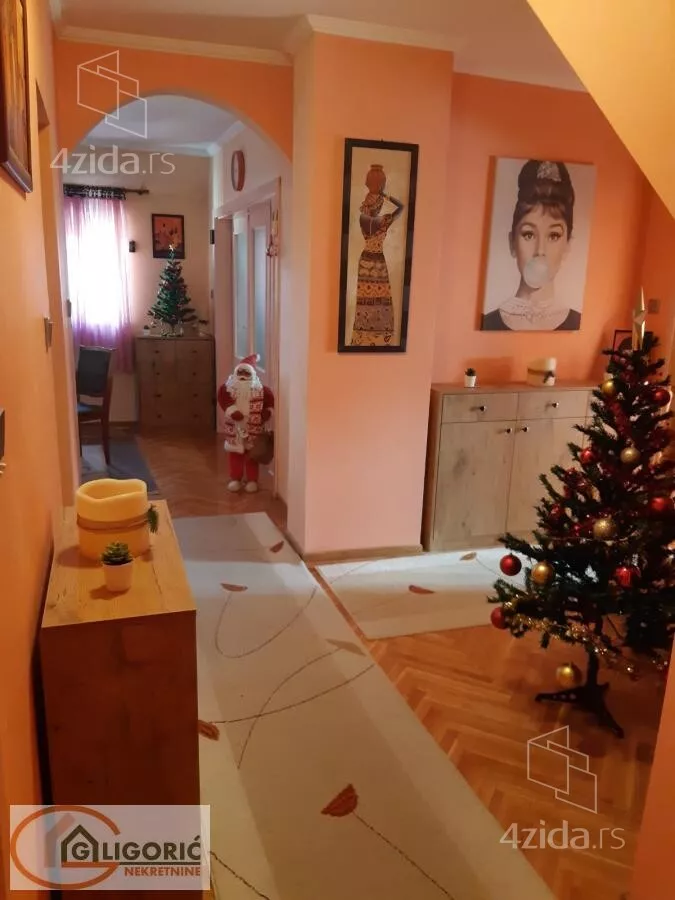 Petosoban stan | 4zida