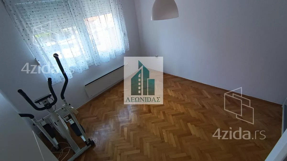 Četvoroiposoban stan | 4zida