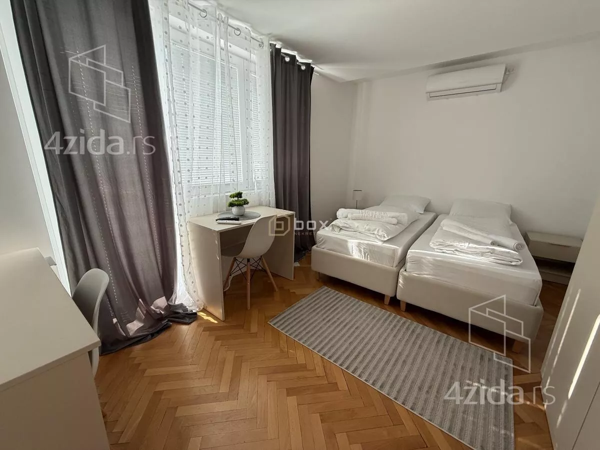 Poslovna zgrada | 4zida