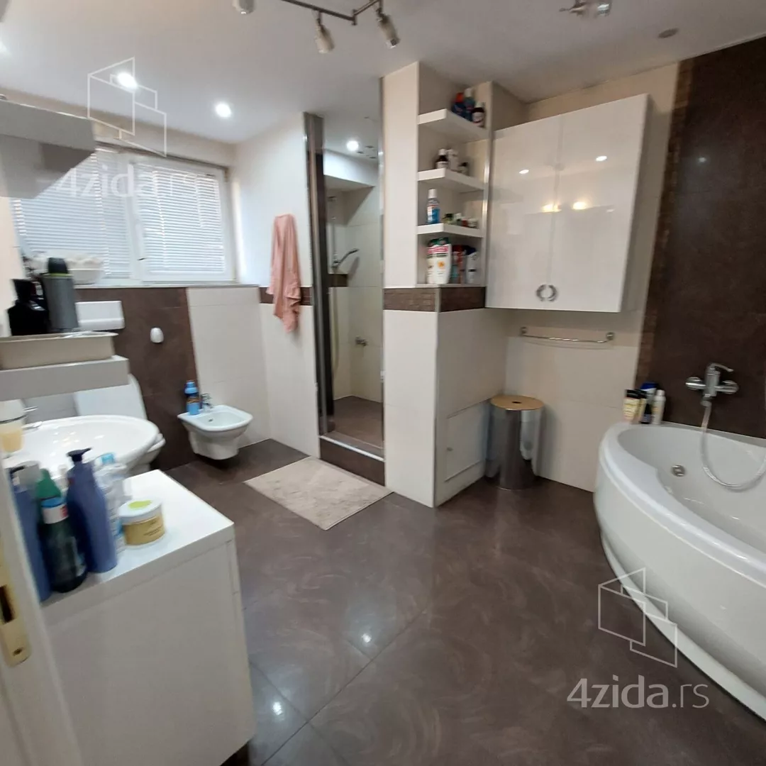 4-etažna kuća | 4zida