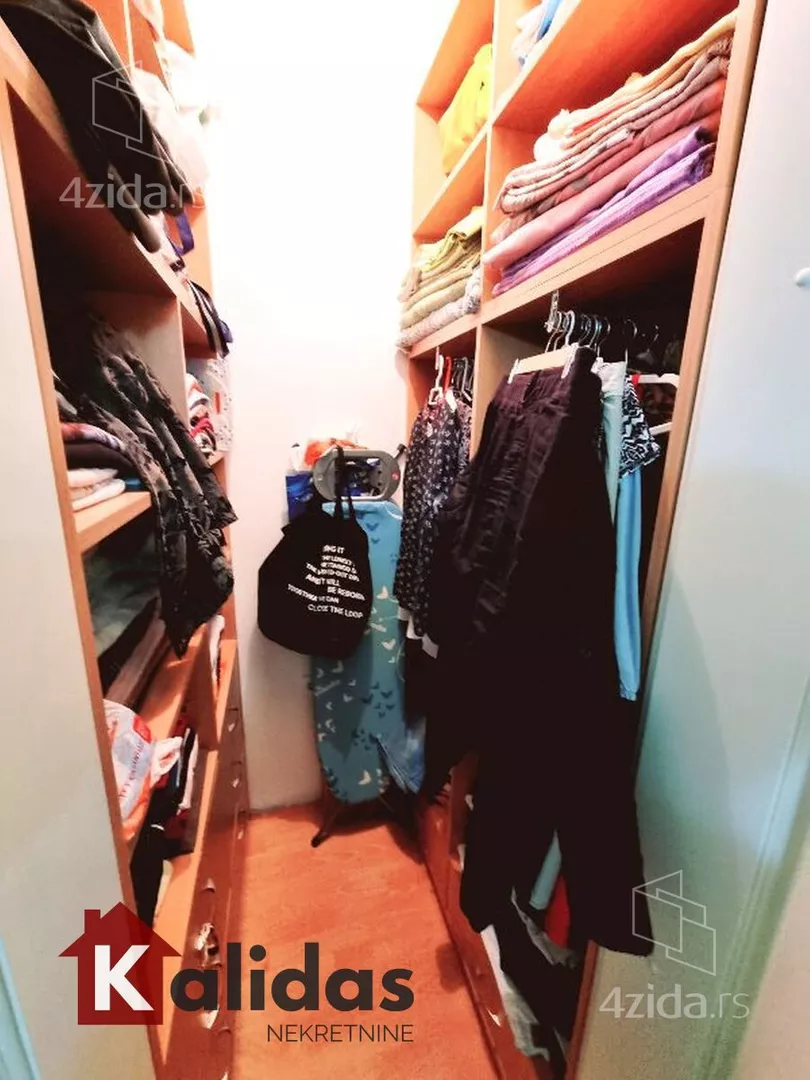 Šestosoban stan | 4zida