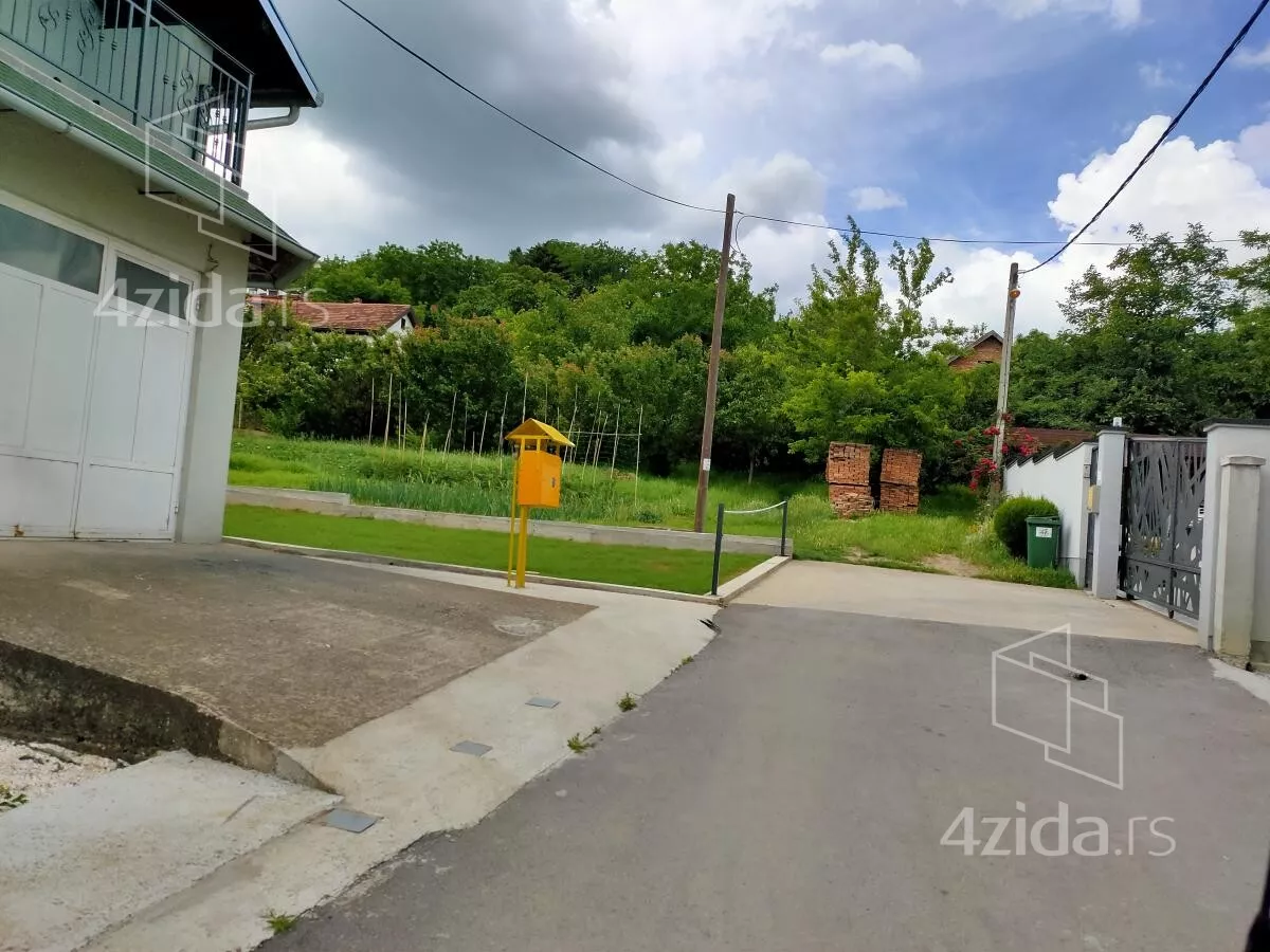 Plac | 4zida