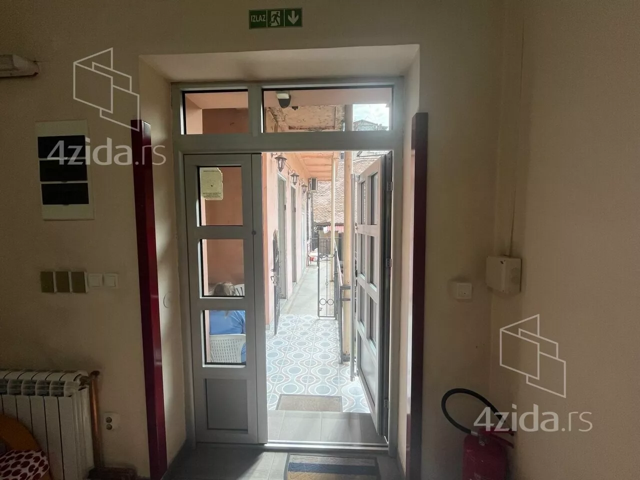 Šestosoban stan | 4zida