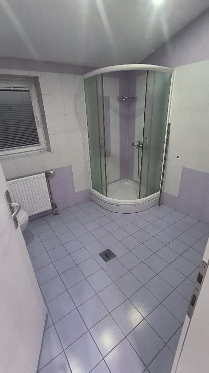 ENDI VORHOLA | 4zida.rs