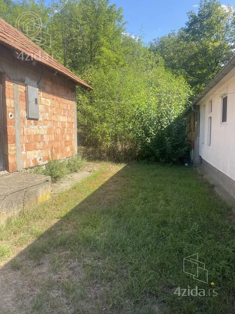 Plac | 4zida