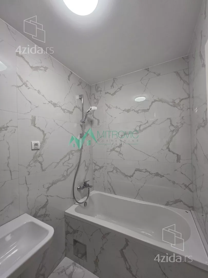 Šestosoban stan | 4zida