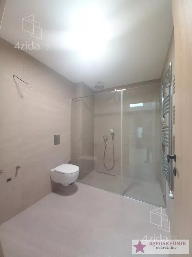 Šestosoban stan | 4zida