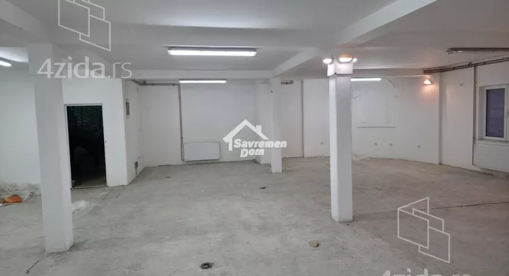 Poslovna zgrada | 4zida