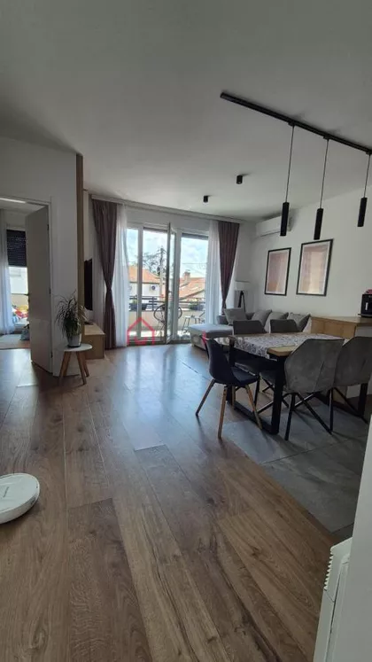 Učiteljsko Naselje | 4zida.rs