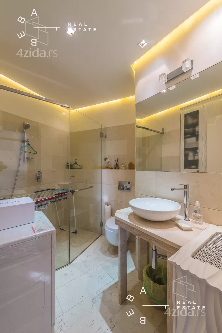 Petosoban stan | 4zida