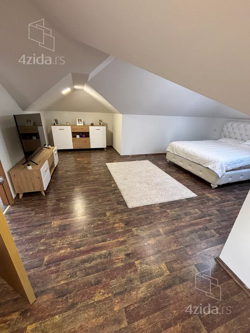 Šestosoban stan | 4zida