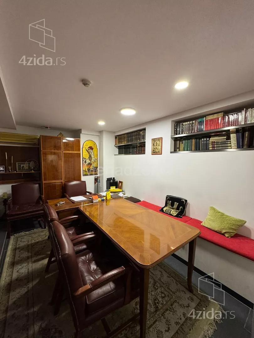 Poslovna zgrada | 4zida