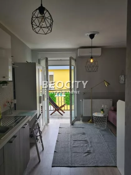 Trg Mladenaca | 4zida.rs