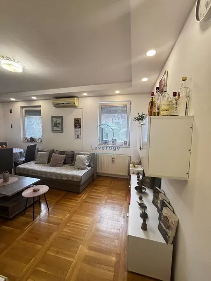 17. oktobra | 4zida.rs