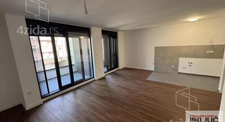 Četvoroiposoban stan | 4zida