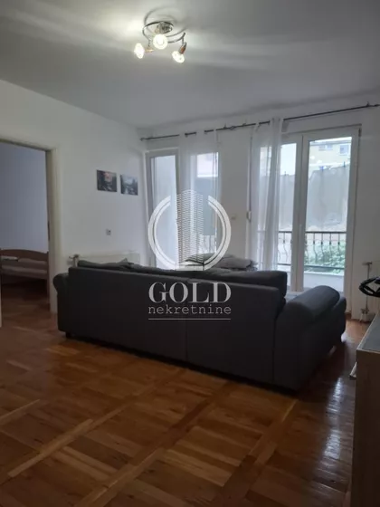 Petra Drapšina | 4zida.rs