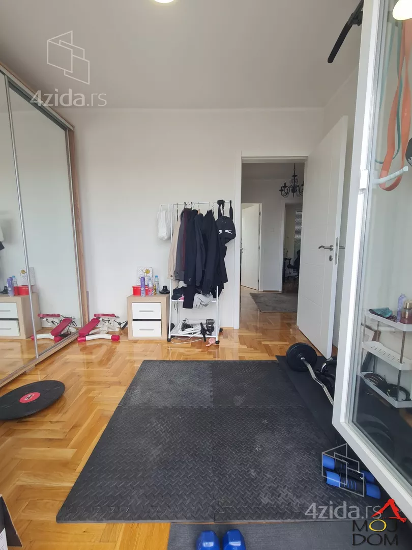 Sedmosoban stan | 4zida