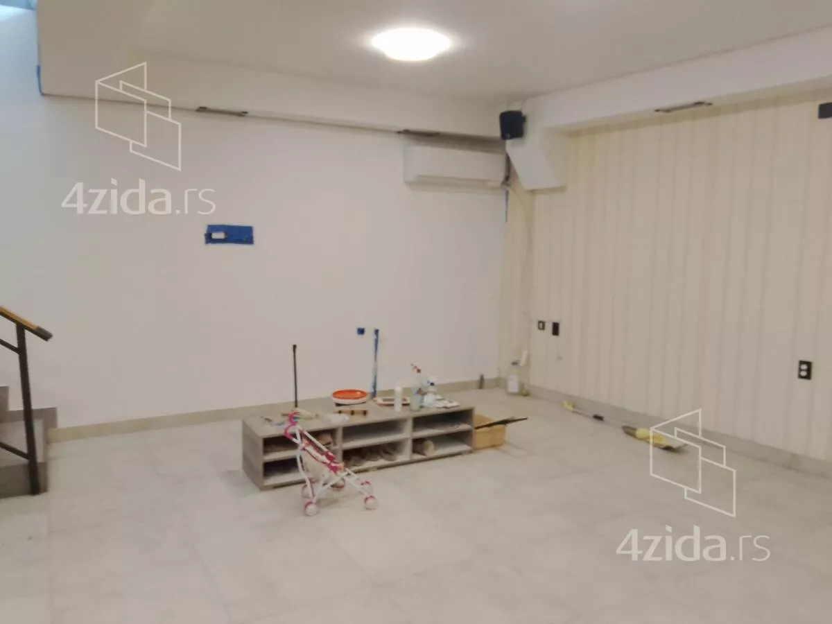 Lokal | 4zida