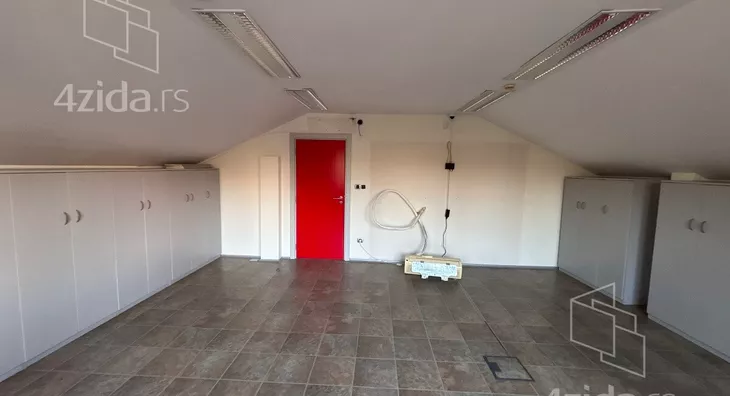 Poslovna zgrada | 4zida