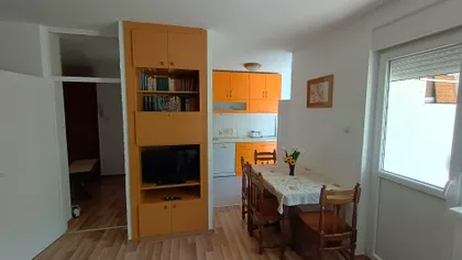 Trg Jakaba i Komora, bl. sinagoge | 4zida.rs