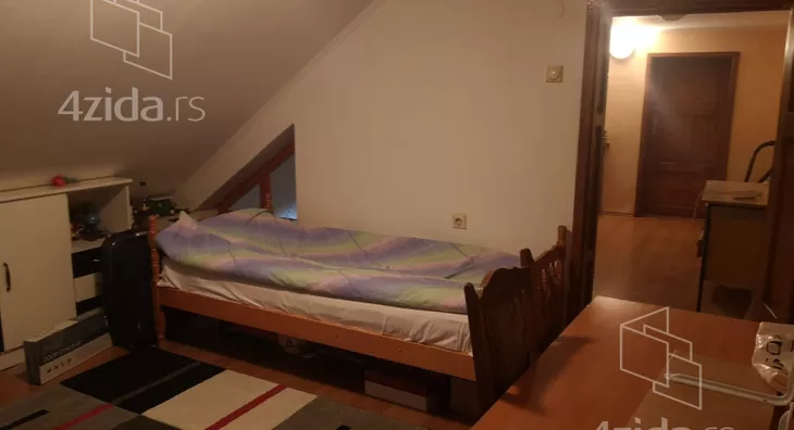 Četvoroiposoban stan | 4zida