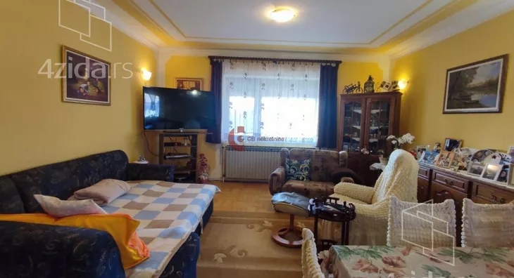 Poslovna zgrada | 4zida