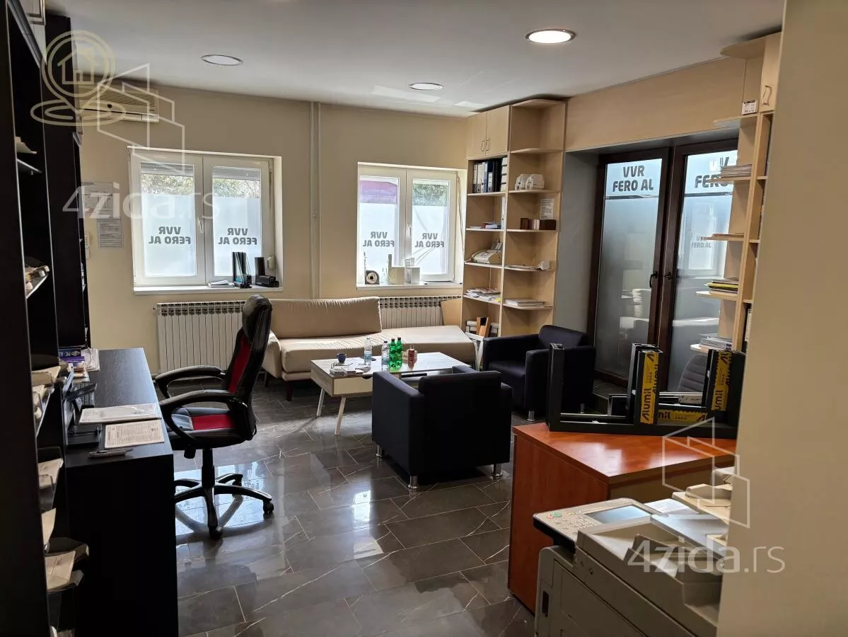 Poslovna zgrada | 4zida