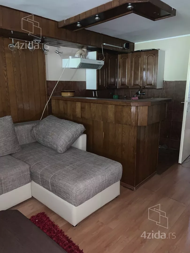 Petosoban stan | 4zida