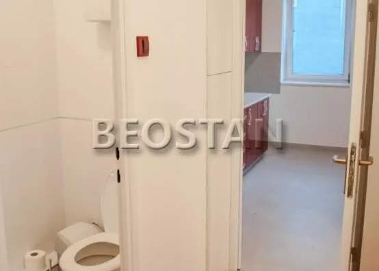 Šestoiposoban stan | 4zida