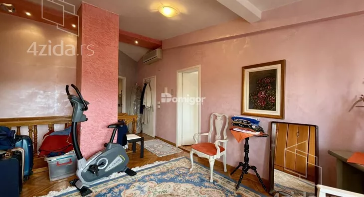 Četvoroiposoban stan | 4zida