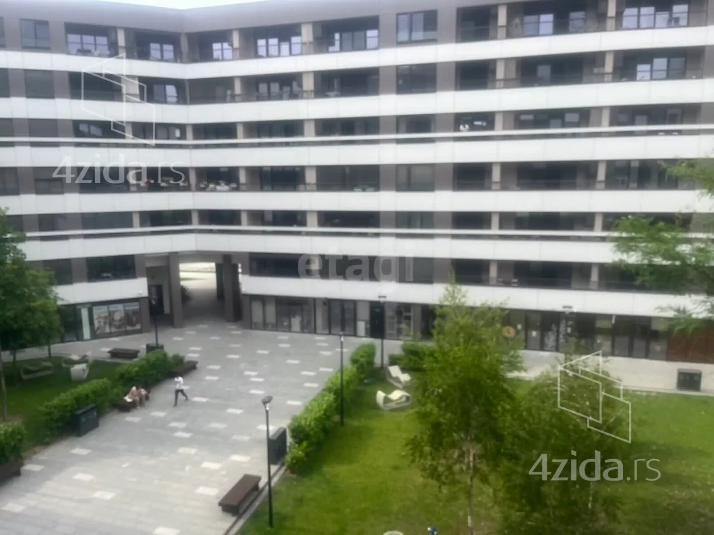 Jednoiposoban stan | 4zida
