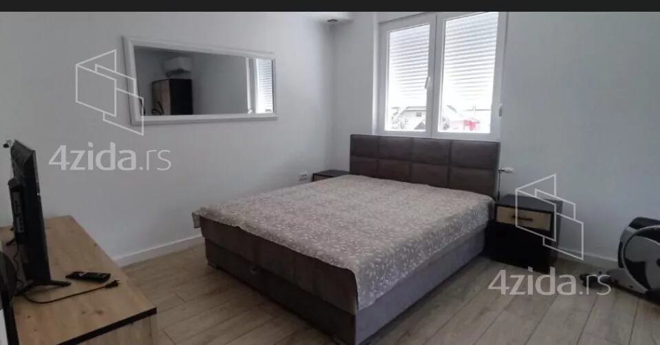 Poslovna zgrada | 4zida