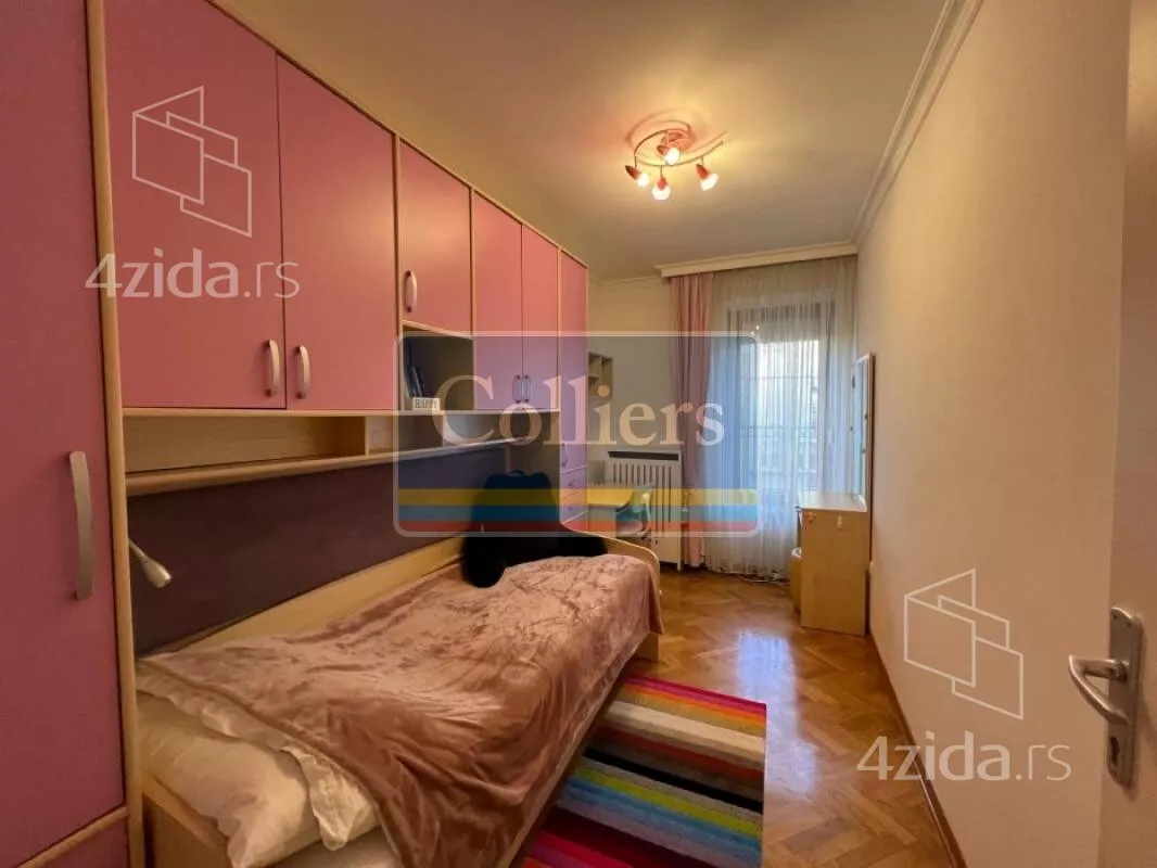 Petosoban stan | 4zida