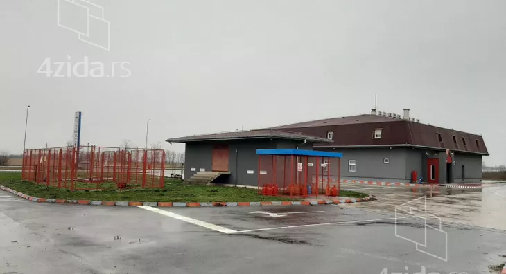 Poslovna zgrada | 4zida