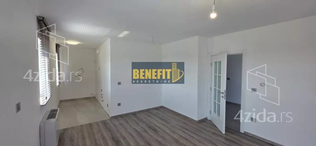 Poslovna zgrada | 4zida