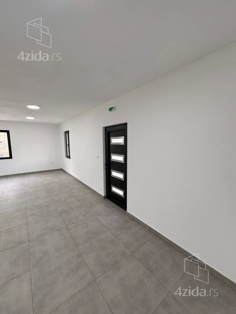 Poslovna zgrada | 4zida