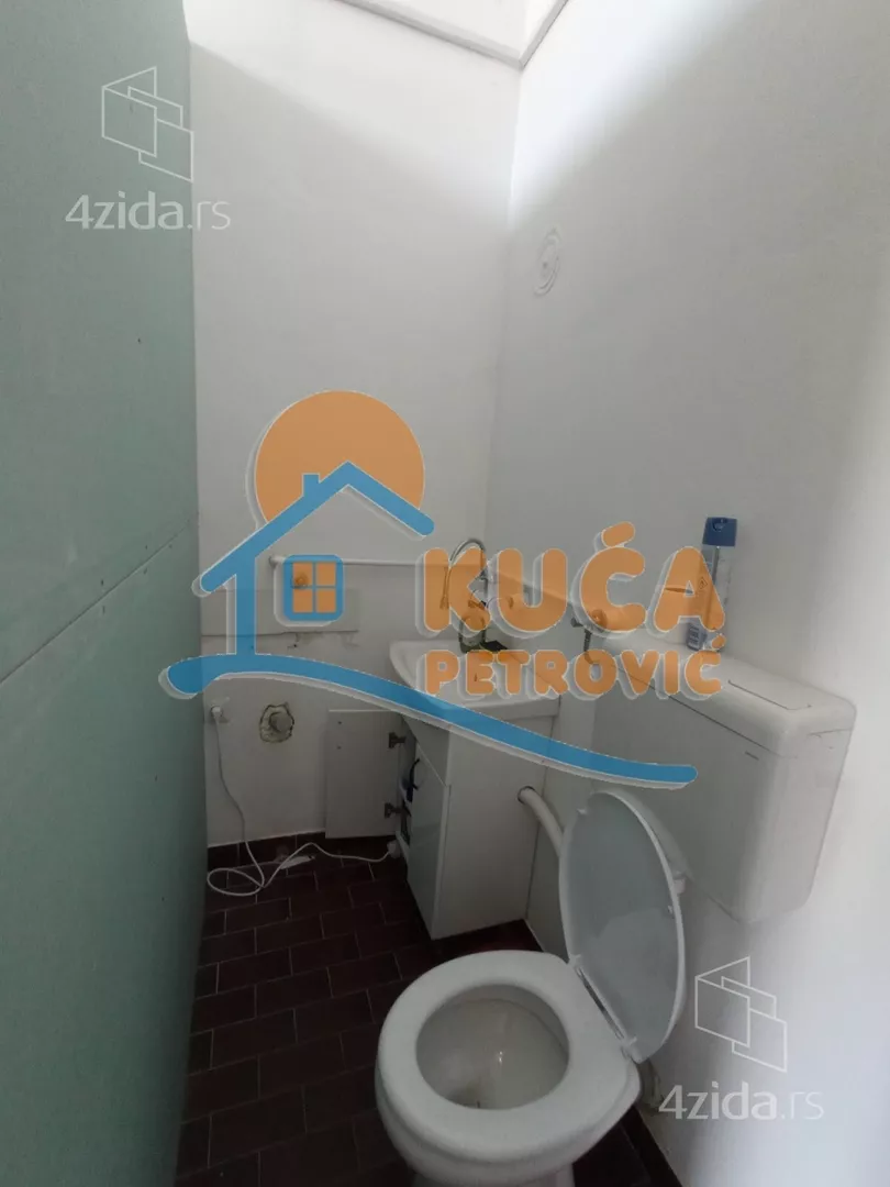 Lokal | 4zida