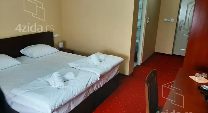 Poslovna zgrada | 4zida