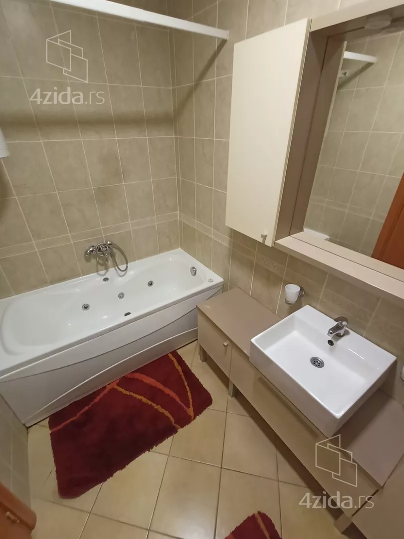 Četvoroiposoban stan | 4zida