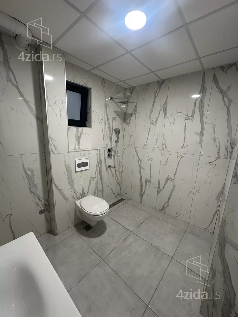 Četvoroiposoban stan | 4zida