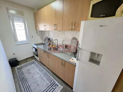 Crveni Pevac | 4zida.rs