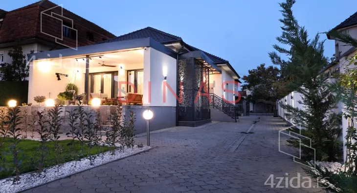 Kuća | 4zida