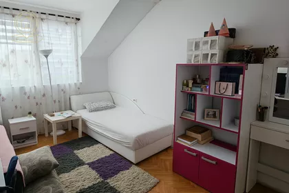 Crveni Pevac | 4zida.rs