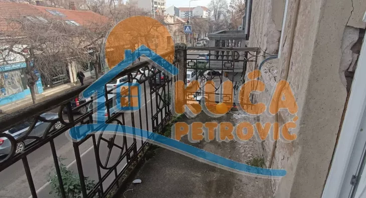 Lokal | 4zida