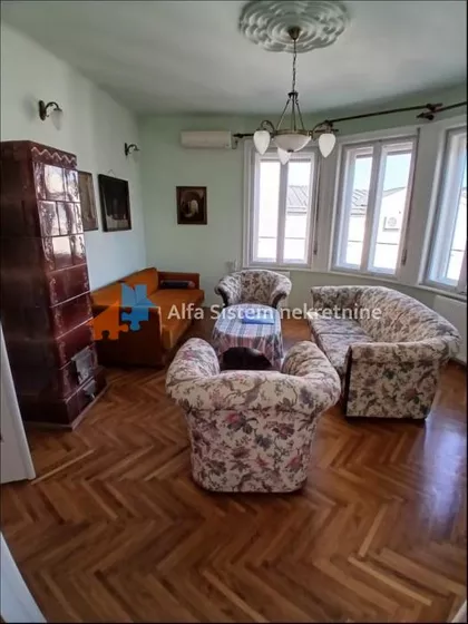 Vukov Spomenik | 4zida.rs