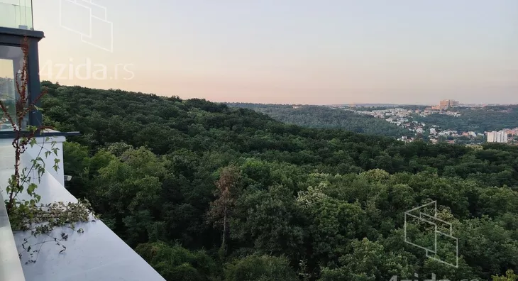 Četvoroiposoban stan | 4zida