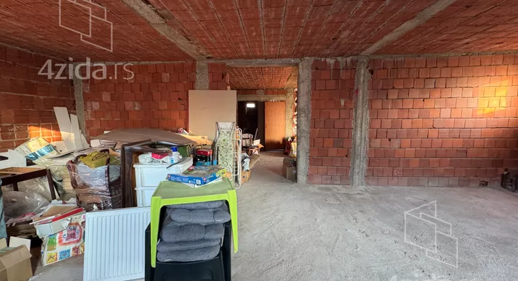 Četvoroiposoban stan | 4zida