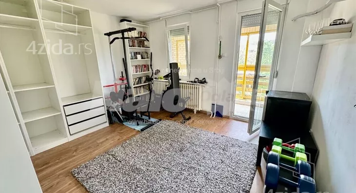 Petosoban stan | 4zida